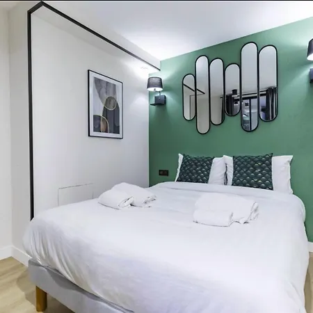 Hsh Parmentier-couronnes Ii Design 4p-1br * Paris